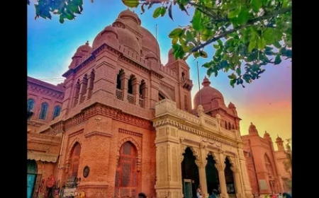 Why Visit Art Galleries in Lahore?
