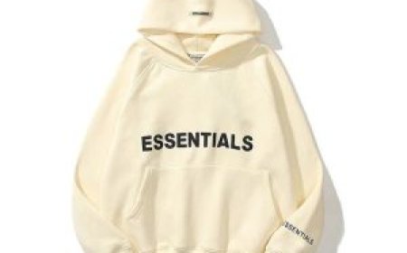 Essentials Hoodie – Classic Fit with Premium Fabric Feel