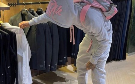 Sleek, Smart, and Sporty: The Syna World Tracksuit Explained