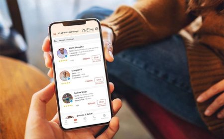 How a Free Astrologer Chat Offers Unexpected Clarity